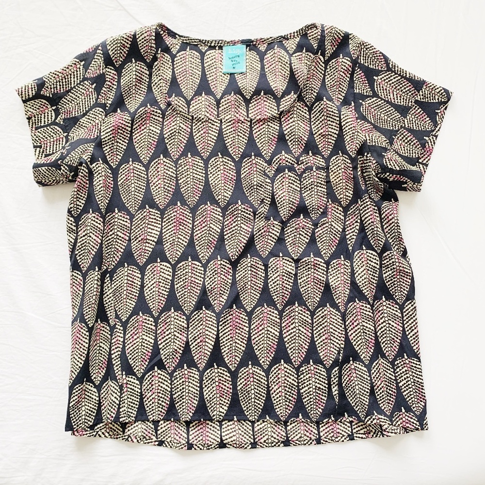 H.i.p. Feather Patterned Short Sleeve Navy Blouse